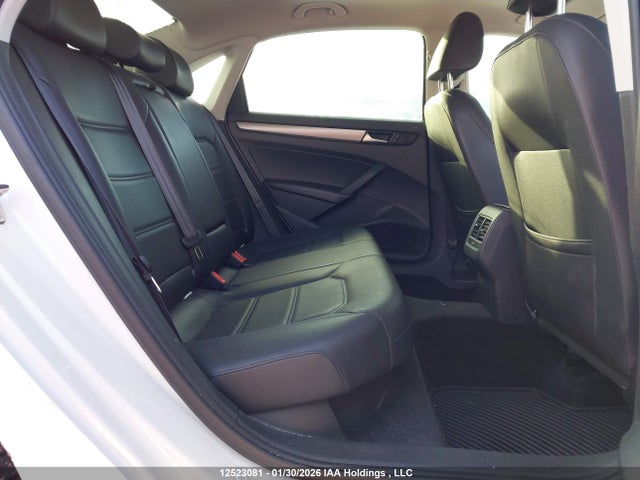 1VWBV7A34FC083822 Volkswagen PASSAT SE