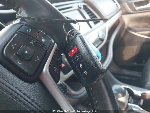 12523088 :رقم المزاد ، 5TDJZRFH8HS517597 vin ، 2017 Toyota Highlander Xle مزاد بيع