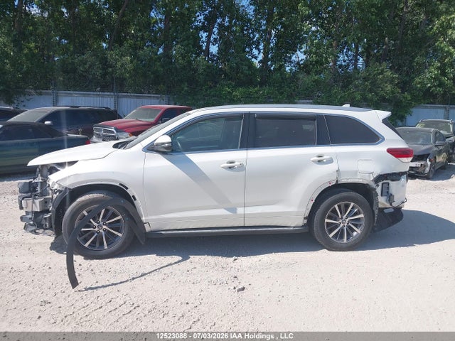 12523088 :رقم المزاد ، 5TDJZRFH8HS517597 vin ، 2017 Toyota Highlander Xle مزاد بيع