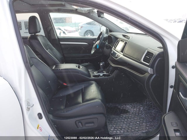 12523088 :رقم المزاد ، 5TDJZRFH8HS517597 vin ، 2017 Toyota Highlander Xle مزاد بيع