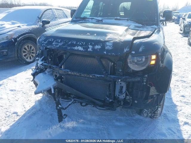 SALEJ7EX0S2404367 Land Rover Defender 110 P300 S