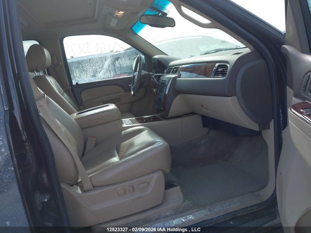 12523327 :رقم المزاد ، 1GNSKKE30BR367245 vin ، 2011 Chevrolet Suburban 1500 Ltz مزاد بيع