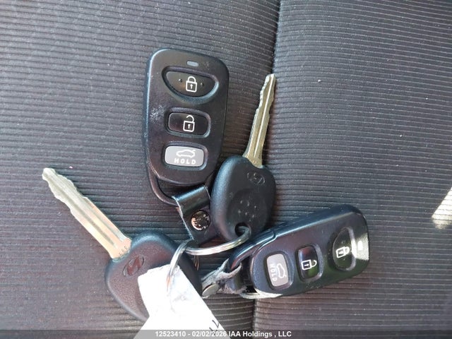 KMHD84LF4HU421897 Hyundai ELANTRA GL