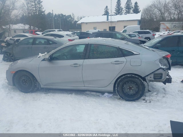 Honda Civic 2018 2HGFC2F51JH044121 Image 15