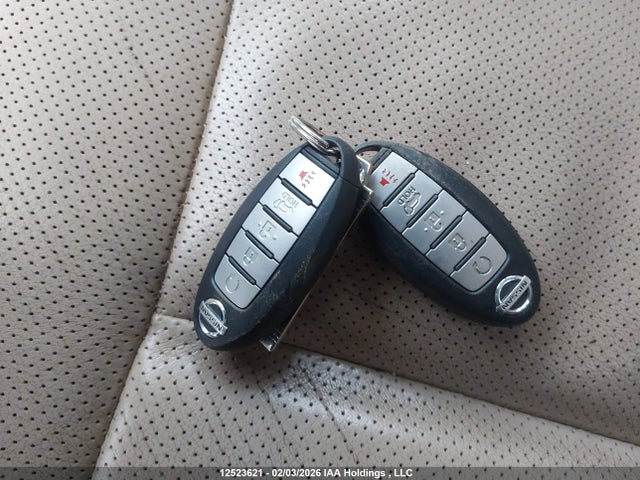 5N1AT2MV6HC789614 Nissan Rogue S/sl Platinum/sv
