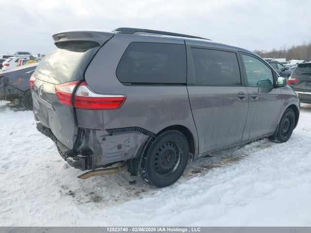 5TDKK3DC1FS668369 Toyota Sienna
