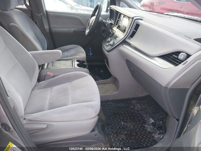 5TDKK3DC1FS668369 Toyota Sienna