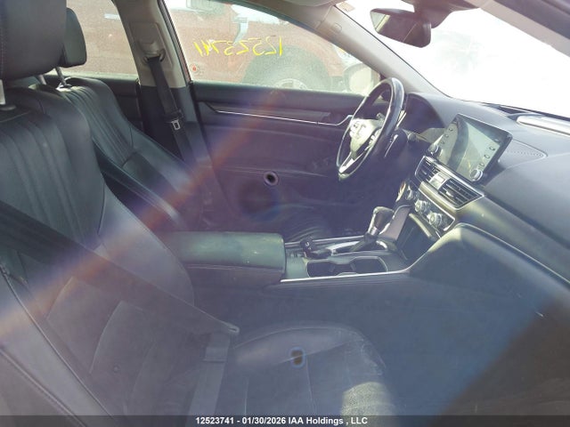 1HGCV1F9XJA810632 Honda Accord