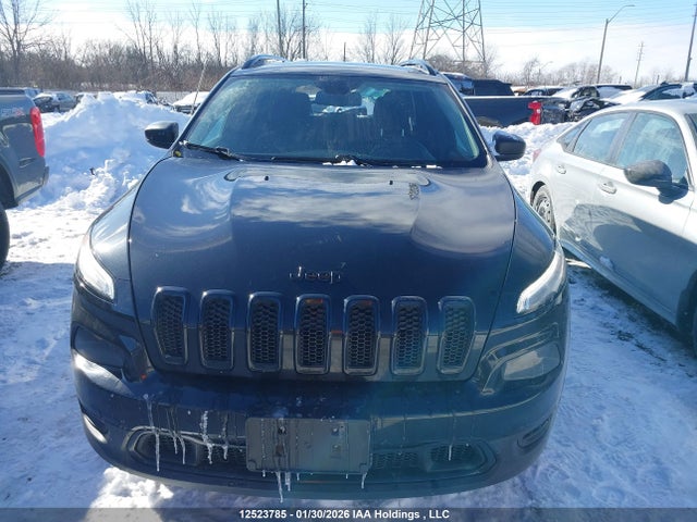 1C4PJMAS8GW352804 Jeep Cherokee Sport