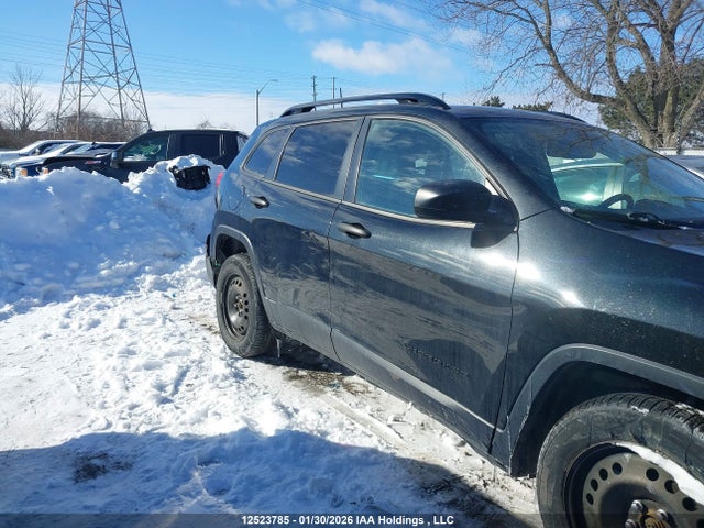 1C4PJMAS8GW352804 Jeep Cherokee Sport