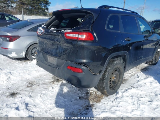 1C4PJMAS8GW352804 Jeep Cherokee Sport