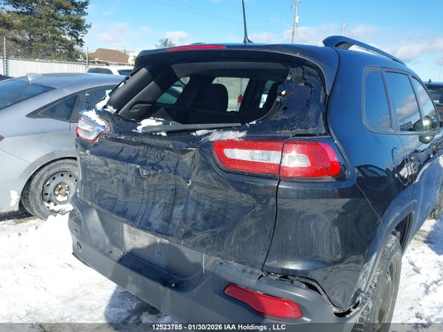1C4PJMAS8GW352804 Jeep Cherokee Sport