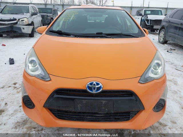 JTDKDTB35F1090996 Toyota Prius C Technology