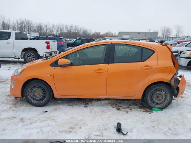 JTDKDTB35F1090996 Toyota Prius C Technology