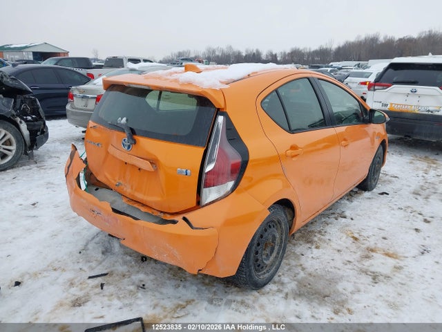 JTDKDTB35F1090996 Toyota Prius C Technology