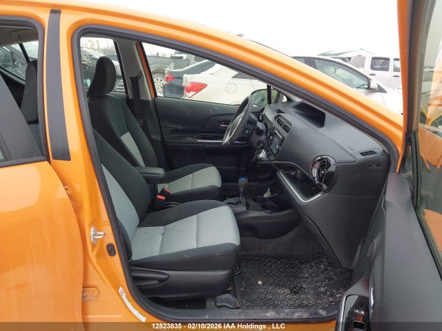 JTDKDTB35F1090996 Toyota Prius C Technology