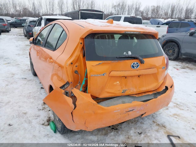 JTDKDTB35F1090996 Toyota Prius C Technology