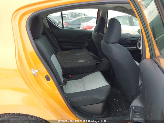JTDKDTB35F1090996 Toyota Prius C Technology
