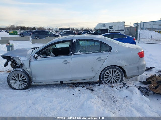 2011 Volkswagen Jetta 2.5l Comfortline/2.5l Sportline მანქანა იყიდება აუქციონზე, vin: 3VWDX7AJ8BM046511, აუქციონის ნომერი: 12523908