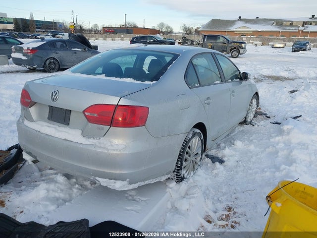 2011 Volkswagen Jetta 2.5l Comfortline/2.5l Sportline მანქანა იყიდება აუქციონზე, vin: 3VWDX7AJ8BM046511, აუქციონის ნომერი: 12523908
