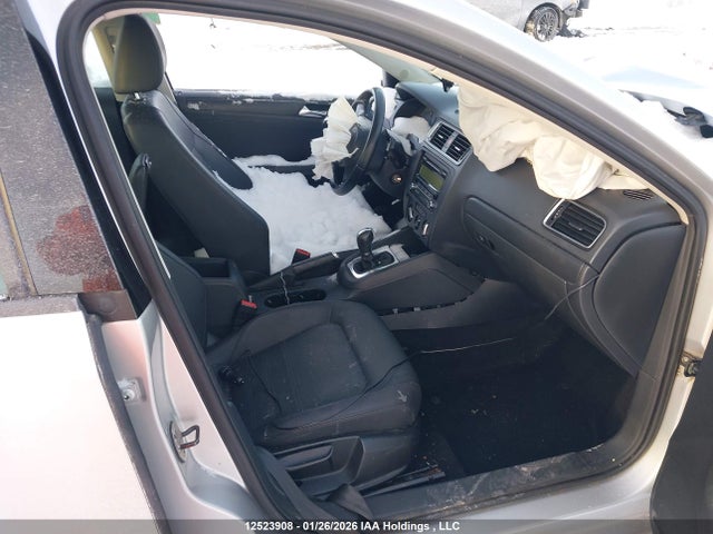 2011 Volkswagen Jetta 2.5l Comfortline/2.5l Sportline მანქანა იყიდება აუქციონზე, vin: 3VWDX7AJ8BM046511, აუქციონის ნომერი: 12523908