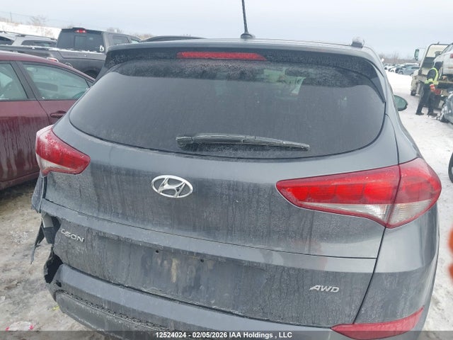 KM8J3CA43HU459196 Hyundai TUCSON SE