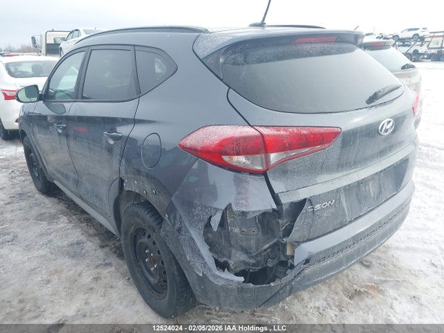 KM8J3CA43HU459196 Hyundai TUCSON SE