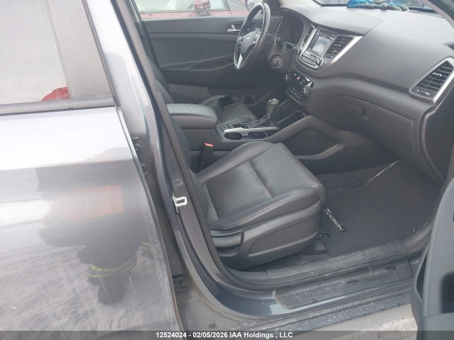 KM8J3CA43HU459196 Hyundai TUCSON SE