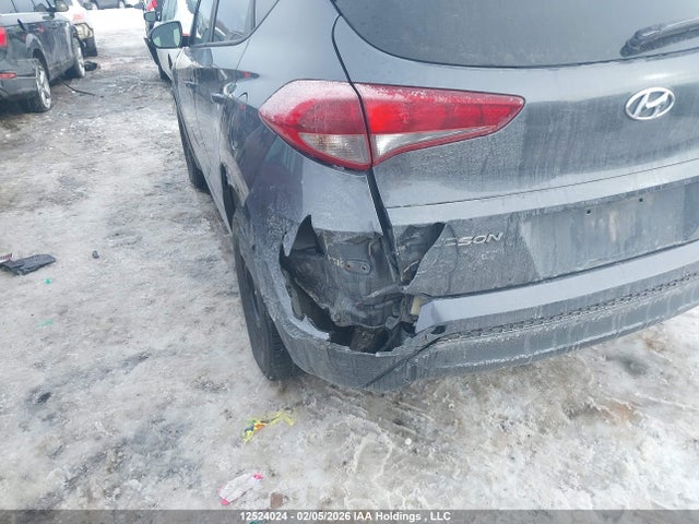 KM8J3CA43HU459196 Hyundai TUCSON SE