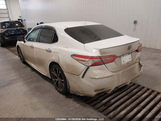 12524064 :رقم المزاد ، 4T1B21HK4LU522783 vin ، 2020 Toyota Camry Xle/se مزاد بيع