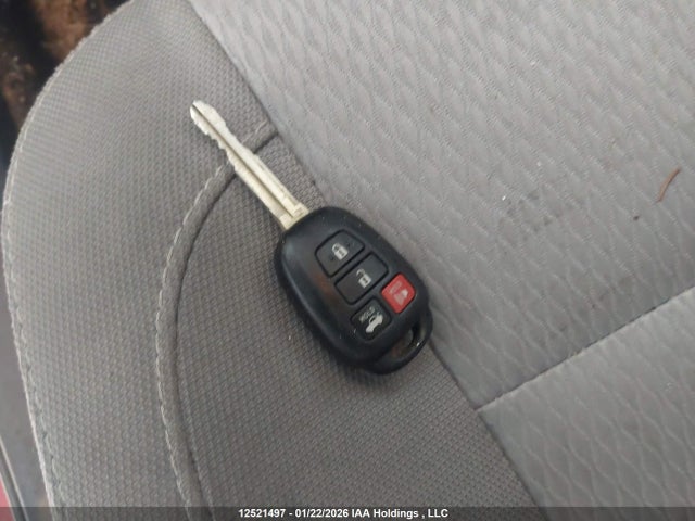 2T1BURHE2GC561060 Toyota COROLLA LE