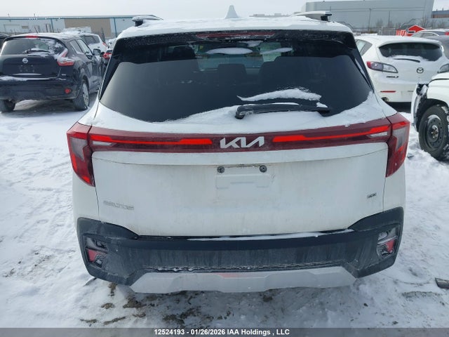 2025 Kia Seltos S მანქანა იყიდება აუქციონზე, vin: KNDEUCAAXS7798200, აუქციონის ნომერი: 12524193