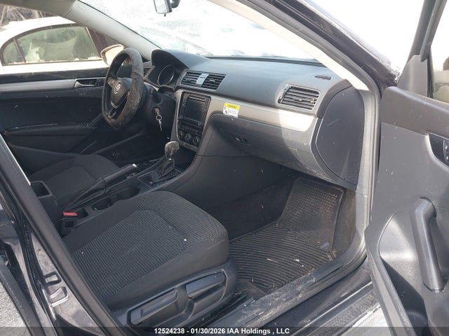 1VWAA7A35JC041871 Volkswagen Passat S/r-line