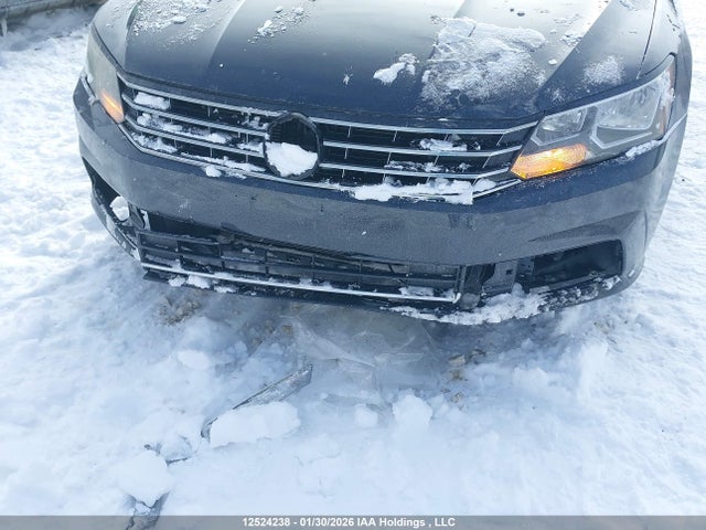 1VWAA7A35JC041871 Volkswagen Passat S/r-line