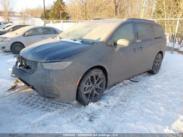Chrysler Pacifica Limited 2025 2C4RC1GG9SR603769 Image 2