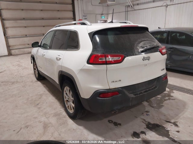 1C4PJMCB8GW263635 Jeep Cherokee Latitude