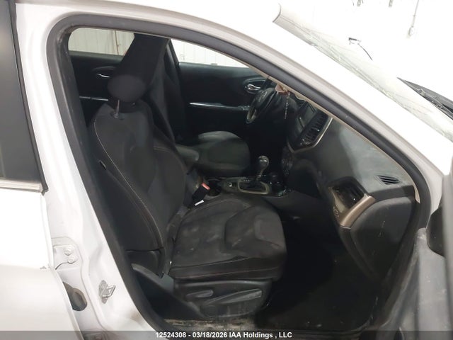 1C4PJMCB8GW263635 Jeep Cherokee Latitude