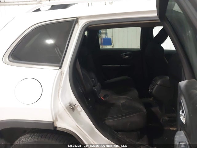1C4PJMCB8GW263635 Jeep Cherokee Latitude