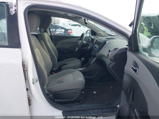 1G1JA5EH2E4198943 Chevrolet Sonic