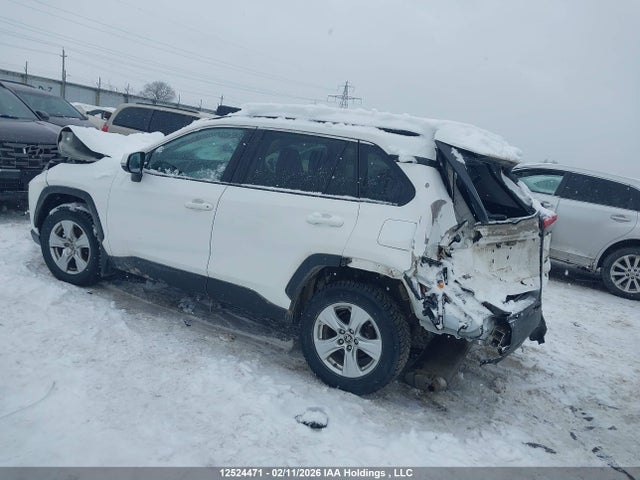 2021 Toyota Rav4 Xle მანქანა იყიდება აუქციონზე, vin: 2T3R1RFV3MC225091, აუქციონის ნომერი: 12524471