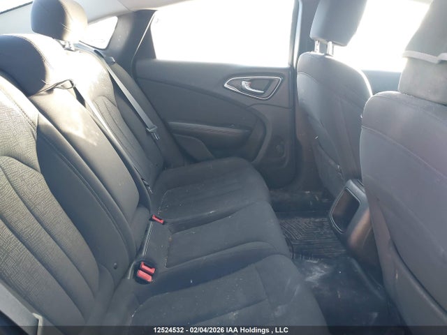 1C3CCCFB9FN757090 Chrysler 200 LX