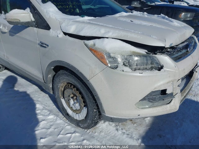 2014 Ford Escape Titanium მანქანა იყიდება აუქციონზე, vin: 1FMCU9J90EUA95335, აუქციონის ნომერი: 12524543