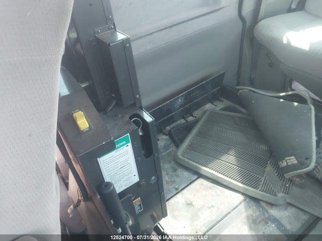12524700 :رقم المزاد ، WV2KB470X1H145132 vin ، 2001 Volkswagen Eurovan Gls مزاد بيع