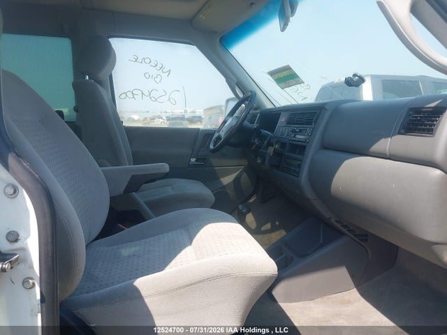 12524700 :رقم المزاد ، WV2KB470X1H145132 vin ، 2001 Volkswagen Eurovan Gls مزاد بيع