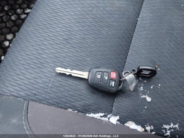 2T1BURHE8HC915004 Toyota COROLLA LE