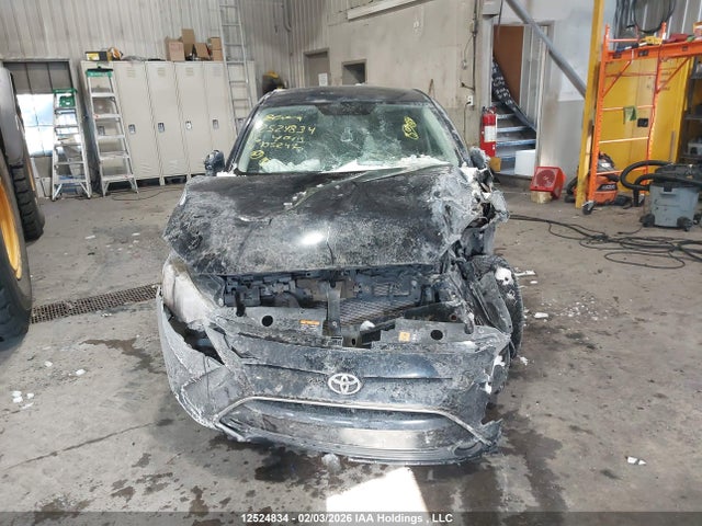 3MYDLBYV2GY105242 Toyota Yaris Premium