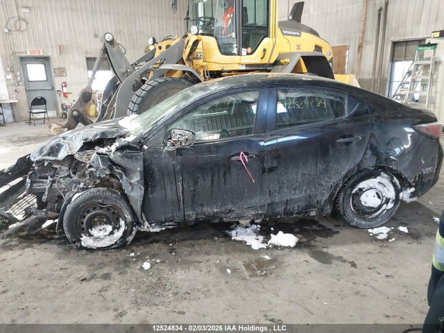 3MYDLBYV2GY105242 Toyota Yaris Premium