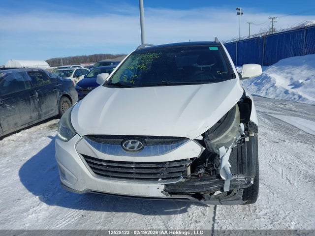 KM8JU3AG1FU046746 Hyundai TUCSON GLS