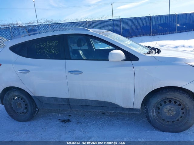 KM8JU3AG1FU046746 Hyundai TUCSON GLS