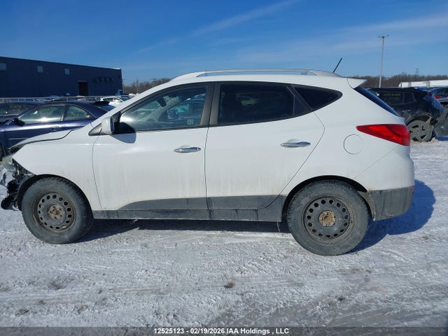 KM8JU3AG1FU046746 Hyundai TUCSON GLS